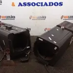LOTE 009 - 02 REFLETORES PARA PALCO. (NO ESTADO) ATENÇÃO! FAZER A VISITAÇÃO ANTES DE ARREMATAR, NÃO SABEMOS SE FUNCIONA, LEILÃO NÃO TEM GARANTIA E NEM DEVOLUÇÃO, SUJEITO A POSSÍVEIS AVARIAS VISÍVEIS/OCULTAS E/OU AUSÊNCIA DE COMPONENTES.