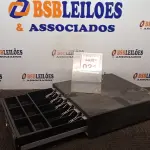 LOTE 021 - 01 GAVETA DE DINHEIRO. (NO ESTADO) ATENÇÃO! FAZER A VISITAÇÃO ANTES DE ARREMATAR, NÃO SABEMOS SE FUNCIONA, LEILÃO NÃO TEM GARANTIA E NEM DEVOLUÇÃO, SUJEITO A POSSÍVEIS AVARIAS VISÍVEIS/OCULTAS E/OU AUSÊNCIA DE COMPONENTES.