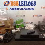 LOTE 277 - 03 DVD’S MARCA LG, 01 SWITCH DELL, 01 ESTABILIZADOR, 05 CÂMERAS DE SEGURANÇA, 02 LEITORES DE CÓDIGOS DE BARRA E CABOS VARIADOS. (NO ESTADO) ATENÇÃO! FAZER A VISITAÇÃO ANTES DE ARREMATAR, NÃO SABEMOS SE FUNCIONA, LEILÃO NÃO TEM GARANTIA E NEM DEVOLUÇÃO, SUJEITO A POSSÍVEIS AVARIAS VISÍVEIS/OCULTAS E/OU AUSÊNCIA DE COMPONENTES.