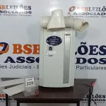 LOTE 228 - 01 AR CONDICIONADO PORTÁTIL COM CONTROLE 12.000 BTUS/H 3520 WATT MARCA PINGUINO. (NO ESTADO) ATENÇÃO! FAZER A VISITAÇÃO ANTES DE ARREMATAR, NÃO SABEMOS SE FUNCIONA, LEILÃO NÃO TEM GARANTIA E NEM DEVOLUÇÃO, SUJEITO A POSSÍVEIS AVARIAS VISÍVEIS/OCULTAS E/OU AUSÊNCIA DE COMPONENTES