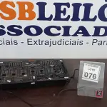 LOTE 076 - 01 MESA DE SOM GEMINI. (NO ESTADO) ATENÇÃO! FAZER A VISITAÇÃO ANTES DE ARREMATAR, NÃO SABEMOS SE FUNCIONA, LEILÃO NÃO TEM GARANTIA E NEM DEVOLUÇÃO, SUJEITO A POSSÍVEIS AVARIAS VISÍVEIS/OCULTAS E/OU AUSÊNCIA DE COMPONENTES.