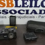 LOTE 305 - 01 PROJETOR MARCA BENQ, 01 MINI PC E 01 TABLET MARCA CCE. (NO ESTADO) ATENÇÃO! FAZER A VISITAÇÃO ANTES DE ARREMATAR, NÃO SABEMOS SE FUNCIONA, LEILÃO NÃO TEM GARANTIA E NEM DEVOLUÇÃO, SUJEITO A POSSÍVEIS AVARIAS VISÍVEIS/OCULTAS E/OU AUSÊNCIA DE COMPONENTES.