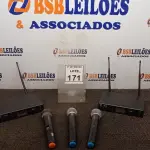 LOTE 171 - 02 RECEPTORES DE MICROFONE SEM FIO E 03 MICROFONES. (NO ESTADO) ATENÇÃO! FAZER A VISITAÇÃO ANTES DE ARREMATAR, NÃO SABEMOS SE FUNCIONA, LEILÃO NÃO TEM GARANTIA E NEM DEVOLUÇÃO, SUJEITO A POSSÍVEIS AVARIAS VISÍVEIS/OCULTAS E/OU AUSÊNCIA DE COMPONENTES