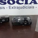 LOTE 240 - 02 PROJETORES MARCA EPSON. (NO ESTADO) ATENÇÃO! FAZER A VISITAÇÃO ANTES DE ARREMATAR, NÃO SABEMOS SE FUNCIONA, LEILÃO NÃO TEM GARANTIA E NEM DEVOLUÇÃO, SUJEITO A POSSÍVEIS AVARIAS VISÍVEIS/OCULTAS E/OU AUSÊNCIA DE COMPONENTES