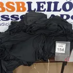 LOTE 154 - 01 PEÇA DE TECIDO GRANDE NA COR PRETO. (NO ESTADO) ATENÇÃO! FAZER A VISITAÇÃO ANTES DE ARREMATAR, NÃO SABEMOS SE FUNCIONA, LEILÃO NÃO TEM GARANTIA E NEM DEVOLUÇÃO, SUJEITO A POSSÍVEIS AVARIAS VISÍVEIS/OCULTAS E/OU AUSÊNCIA DE COMPONENTES.