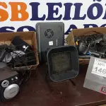 LOTE 146 - 01 LOTE COM VÁRIAS CAIXAS DE SOM, LEITORAS DE CÓDIGO DE BARRAS, 01 COOLER DE NOTEBOOK E 01 EXAUSTOR DE BANCADA. (NO ESTADO) ATENÇÃO! FAZER A VISITAÇÃO ANTES DE ARREMATAR, NÃO SABEMOS SE FUNCIONA, LEILÃO NÃO TEM GARANTIA E NEM DEVOLUÇÃO, SUJEITO A POSSÍVEIS AVARIAS VISÍVEIS/OCULTAS E/OU AUSÊNCIA DE COMPONENTES.
