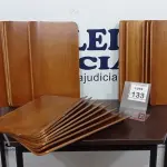 LOTE 133 - 20 PLACAS DE MADEIRA. (NO ESTADO) ATENÇÃO! FAZER A VISITAÇÃO ANTES DE ARREMATAR, NÃO SABEMOS SE FUNCIONA, LEILÃO NÃO TEM GARANTIA E NEM DEVOLUÇÃO, SUJEITO A POSSÍVEIS AVARIAS VISÍVEIS/OCULTAS E/OU AUSÊNCIA DE COMPONENTES.