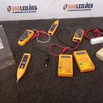 LOTE 206 - 02 MULTÍMETROS, 04 LOCALIZADORES DE CABO, 01 CARREGADOR DE BATERIAS E 01 TRANSMISSOR FM BLUETOOTH. (NO ESTADO) ATENÇÃO! FAZER A VISITAÇÃO ANTES DE ARREMATAR, NÃO SABEMOS SE FUNCIONA, LEILÃO NÃO TEM GARANTIA E NEM DEVOLUÇÃO, SUJEITO A POSSÍVEIS AVARIAS VISÍVEIS/OCULTAS E/OU AUSÊNCIA DE COMPONENTES