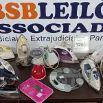 LOTE 120 - 09 FERROS DE PASSAR, 02 BALANÇAS DIGITAIS E 01 BORRIFADOR DE ÁGUA. (NO ESTADO) ATENÇÃO! FAZER A VISITAÇÃO ANTES DE ARREMATAR, NÃO SABEMOS SE FUNCIONA, LEILÃO NÃO TEM GARANTIA E NEM DEVOLUÇÃO, SUJEITO A POSSÍVEIS AVARIAS VISÍVEIS/OCULTAS E/OU AUSÊNCIA DE COMPONENTES.