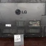 LOTE 237 - 01 TV LCD 52’’. (NO ESTADO) ATENÇÃO! FAZER A VISITAÇÃO ANTES DE ARREMATAR, NÃO SABEMOS SE FUNCIONA, LEILÃO NÃO TEM GARANTIA E NEM DEVOLUÇÃO, SUJEITO A POSSÍVEIS AVARIAS VISÍVEIS/OCULTAS E/OU AUSÊNCIA DE COMPONENTES