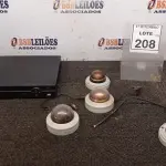 LOTE 208 - 01 DVR E 05 CÂMERAS DE MONITORAMENTO. (NO ESTADO) ATENÇÃO! FAZER A VISITAÇÃO ANTES DE ARREMATAR, NÃO SABEMOS SE FUNCIONA, LEILÃO NÃO TEM GARANTIA E NEM DEVOLUÇÃO, SUJEITO A POSSÍVEIS AVARIAS VISÍVEIS/OCULTAS E/OU AUSÊNCIA DE COMPONENTES