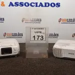LOTE 173 - 02 PROJETORES MARCA EPSON. (NO ESTADO) ATENÇÃO! FAZER A VISITAÇÃO ANTES DE ARREMATAR, NÃO SABEMOS SE FUNCIONA, LEILÃO NÃO TEM GARANTIA E NEM DEVOLUÇÃO, SUJEITO A POSSÍVEIS AVARIAS VISÍVEIS/OCULTAS E/OU AUSÊNCIA DE COMPONENTES