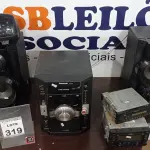 LOTE 319 - 01 APARELHO DE SOM MARCA PANASONIC MODELOSA-AK770 E 03 APARELHOS DE SOM AUTOMOTIVO. (NO ESTADO) ATENÇÃO! FAZER A VISITAÇÃO ANTES DE ARREMATAR, NÃO SABEMOS SE FUNCIONA, LEILÃO NÃO TEM GARANTIA E NEM DEVOLUÇÃO, SUJEITO A POSSÍVEIS AVARIAS VISÍVEIS/OCULTAS E/OU AUSÊNCIA DE COMPONENTES.