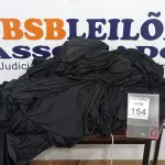 LOTE 154 - 01 PEÇA DE TECIDO GRANDE NA COR PRETO. (NO ESTADO) ATENÇÃO! FAZER A VISITAÇÃO ANTES DE ARREMATAR, NÃO SABEMOS SE FUNCIONA, LEILÃO NÃO TEM GARANTIA E NEM DEVOLUÇÃO, SUJEITO A POSSÍVEIS AVARIAS VISÍVEIS/OCULTAS E/OU AUSÊNCIA DE COMPONENTES.