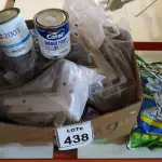 LOTE 438 - 03 PACOTES DE GRANULADOS SANITÁRIO COM 4KG CADA,24 PEÇAS DE MÃO FRANCESA DE PLÁSTICO E GRANDE QUANTIDADE DE DVD E CDS DIVERSOS. (NO ESTADO) ATENÇÃO! FAZER A VISITAÇÃO ANTES DE ARREMATAR, NÃO SABEMOS SE FUNCIONA, LEILÃO NÃO TEM GARANTIA E NEM DEVOLUÇÃO, SUJEITO A POSSÍVEIS AVARIAS VISÍVEIS/OCULTAS E/OU AUSÊNCIA DE COMPONENTES.