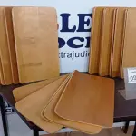LOTE 092 - 20 PLACAS DE MADEIRA. (NO ESTADO) ATENÇÃO! FAZER A VISITAÇÃO ANTES DE ARREMATAR, NÃO SABEMOS SE FUNCIONA, LEILÃO NÃO TEM GARANTIA E NEM DEVOLUÇÃO, SUJEITO A POSSÍVEIS AVARIAS VISÍVEIS/OCULTAS E/OU AUSÊNCIA DE COMPONENTES.