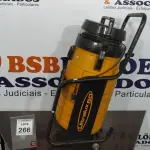 LOTE 266 - 01 ASPIRADOR INDUSTRIAL ELECTROLUX MODELO ULTRALUX 50 INCOMPLETO. (NO ESTADO) ATENÇÃO! FAZER A VISITAÇÃO ANTES DE ARREMATAR, NÃO SABEMOS SE FUNCIONA, LEILÃO NÃO TEM GARANTIA E NEM DEVOLUÇÃO, SUJEITO A POSSÍVEIS AVARIAS VISÍVEIS/OCULTAS E/OU AUSÊNCIA DE COMPONENTES.