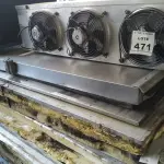 LOTE 471 - 01 CÂMARA FRIA COM PLACAS DE POLIURETANO COM 01 CONDENSADORA E 01EVAPORADORA. (NO ESTADO) ATENÇÃO! FAZER A VISITAÇÃO ANTES DE ARREMATAR, NÃO SABEMOS SE FUNCIONA, LEILÃO NÃO TEM GARANTIA E NEM DEVOLUÇÃO, SUJEITO A POSSÍVEIS AVARIAS VISÍVEIS/OCULTAS E/OU AUSÊNCIA DE COMPONENTES.