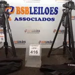 LOTE 416 - 02 TRIPÉS PARA CÂMERAS MARCA TOMATE. (NO ESTADO) ATENÇÃO! FAZER A VISITAÇÃO ANTES DE ARREMATAR, NÃO SABEMOS SE FUNCIONA, LEILÃO NÃO TEM GARANTIA E NEM DEVOLUÇÃO, SUJEITO A POSSÍVEIS AVARIAS VISÍVEIS/OCULTAS E/OU AUSÊNCIA DE COMPONENTES.