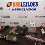 LOTE 214 - 01 LOTE COM VÁRIAS ESCOVAS DE CABELO ELÉTRICO. (NO ESTADO) ATENÇÃO! FAZER A VISITAÇÃO ANTES DE ARREMATAR, NÃO SABEMOS SE FUNCIONA, LEILÃO NÃO TEM GARANTIA E NEM DEVOLUÇÃO, SUJEITO A POSSÍVEIS AVARIAS VISÍVEIS/OCULTAS E/OU AUSÊNCIA DE COMPONENTES