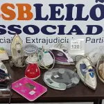LOTE 120 - 09 FERROS DE PASSAR, 02 BALANÇAS DIGITAIS E 01 BORRIFADOR DE ÁGUA. (NO ESTADO) ATENÇÃO! FAZER A VISITAÇÃO ANTES DE ARREMATAR, NÃO SABEMOS SE FUNCIONA, LEILÃO NÃO TEM GARANTIA E NEM DEVOLUÇÃO, SUJEITO A POSSÍVEIS AVARIAS VISÍVEIS/OCULTAS E/OU AUSÊNCIA DE COMPONENTES.