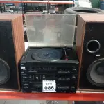 LOTE 086 - 01 APARELHO DE SOM COM 02 CAIXAS EM MADEIRA. (NO ESTADO) ATENÇÃO! FAZER A VISITAÇÃO ANTES DE ARREMATAR, NÃO SABEMOS SE FUNCIONA, LEILÃO NÃO TEM GARANTIA E NEM DEVOLUÇÃO, SUJEITO A POSSÍVEIS AVARIAS VISÍVEIS/OCULTAS E/OU AUSÊNCIA DE COMPONENTES.