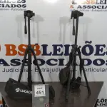 LOTE 451 - 02 TRIPÉS PARA CÂMERAS MARCA TOMATE. (NO ESTADO) ATENÇÃO! FAZER A VISITAÇÃO ANTES DE ARREMATAR, NÃO SABEMOS SE FUNCIONA, LEILÃO NÃO TEM GARANTIA E NEM DEVOLUÇÃO, SUJEITO A POSSÍVEIS AVARIAS VISÍVEIS/OCULTAS E/OU AUSÊNCIA DE COMPONENTES.