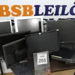 LOTE 255 - 08 MONITORES DE MARCAS E MODELOS DIVERSOS. (NO ESTADO) ATENÇÃO! FAZER A VISITAÇÃO ANTES DE ARREMATAR, NÃO SABEMOS SE FUNCIONA, LEILÃO NÃO TEM GARANTIA E NEM DEVOLUÇÃO, SUJEITO A POSSÍVEIS AVARIAS VISÍVEIS/OCULTAS E/OU AUSÊNCIA DE COMPONENTES