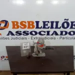 LOTE 221 - 01 MÁQUINA DE CORTAR TECIDO. (NO ESTADO) ATENÇÃO! FAZER A VISITAÇÃO ANTES DE ARREMATAR, NÃO SABEMOS SE FUNCIONA, LEILÃO NÃO TEM GARANTIA E NEM DEVOLUÇÃO, SUJEITO A POSSÍVEIS AVARIAS VISÍVEIS/OCULTAS E/OU AUSÊNCIA DE COMPONENTES.