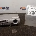 LOTE 200 - 01 PROJETOR MARCA LG. (NO ESTADO) ATENÇÃO! FAZER A VISITAÇÃO ANTES DE ARREMATAR, NÃO SABEMOS SE FUNCIONA, LEILÃO NÃO TEM GARANTIA E NEM DEVOLUÇÃO, SUJEITO A POSSÍVEIS AVARIAS VISÍVEIS/OCULTAS E/OU AUSÊNCIA DE COMPONENTES