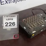 LOTE 226 - 01 MESA DE SOM MXM 8. (NO ESTADO) ATENÇÃO! FAZER A VISITAÇÃO ANTES DE ARREMATAR, NÃO SABEMOS SE FUNCIONA, LEILÃO NÃO TEM GARANTIA E NEM DEVOLUÇÃO, SUJEITO A POSSÍVEIS AVARIAS VISÍVEIS/OCULTAS E/OU AUSÊNCIA DE COMPONENTES