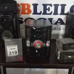 LOTE 319 - 01 APARELHO DE SOM MARCA PANASONIC MODELOSA-AK770 E 03 APARELHOS DE SOM AUTOMOTIVO. (NO ESTADO) ATENÇÃO! FAZER A VISITAÇÃO ANTES DE ARREMATAR, NÃO SABEMOS SE FUNCIONA, LEILÃO NÃO TEM GARANTIA E NEM DEVOLUÇÃO, SUJEITO A POSSÍVEIS AVARIAS VISÍVEIS/OCULTAS E/OU AUSÊNCIA DE COMPONENTES.