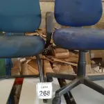 LOTE 268 - 02 CADEIRAS EXECUTIVAS SENDO 01 COM RODINHAS. (NO ESTADO) ATENÇÃO! FAZER A VISITAÇÃO ANTES DE ARREMATAR, NÃO SABEMOS SE FUNCIONA, LEILÃO NÃO TEM GARANTIA E NEM DEVOLUÇÃO, SUJEITO A POSSÍVEIS AVARIAS VISÍVEIS/OCULTAS E/OU AUSÊNCIA DE COMPONENTES.