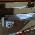 LOTE 257 - 01 LOTE COM GRANDE QUANTIDADE DE LÂMPADAS LED. (NO ESTADO) ATENÇÃO! FAZER A VISITAÇÃO ANTES DE ARREMATAR, NÃO SABEMOS SE FUNCIONA, LEILÃO NÃO TEM GARANTIA E NEM DEVOLUÇÃO, SUJEITO A POSSÍVEIS AVARIAS VISÍVEIS/OCULTAS E/OU AUSÊNCIA DE COMPONENTES.
