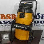 LOTE 266 - 01 ASPIRADOR INDUSTRIAL ELECTROLUX MODELO ULTRALUX 50 INCOMPLETO. (NO ESTADO) ATENÇÃO! FAZER A VISITAÇÃO ANTES DE ARREMATAR, NÃO SABEMOS SE FUNCIONA, LEILÃO NÃO TEM GARANTIA E NEM DEVOLUÇÃO, SUJEITO A POSSÍVEIS AVARIAS VISÍVEIS/OCULTAS E/OU AUSÊNCIA DE COMPONENTES.