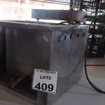 LOTE 409 - 01 FRITADEIRA ELÉTRICA EM INOX. (NO ESTADO) ATENÇÃO! FAZER A VISITAÇÃO ANTES DE ARREMATAR, NÃO SABEMOS SE FUNCIONA. LEILÃO NÃO TEM GARANTIA E NEM DEVOLUÇÃO, SUJEITO A POSSÍVEIS AVARIAS VISÍVEIS/OCULTAS E/OU AUSÊNCIA DE COMPONENTES.