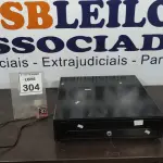 LOTE 304 - 01 GAVETA DE DINHEIRO. (NO ESTADO) ATENÇÃO! FAZER A VISITAÇÃO ANTES DE ARREMATAR, NÃO SABEMOS SE FUNCIONA, LEILÃO NÃO TEM GARANTIA E NEM DEVOLUÇÃO, SUJEITO A POSSÍVEIS AVARIAS VISÍVEIS/OCULTAS E/OU AUSÊNCIA DE COMPONENTES.