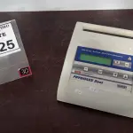 LOTE 325 - 01 APARELHO DE LASER TERAPIA. (NO ESTADO) ATENÇÃO! FAZER A VISITAÇÃO ANTES DE ARREMATAR, NÃO SABEMOS SE FUNCIONA, LEILÃO NÃO TEM GARANTIA E NEM DEVOLUÇÃO, SUJEITO A POSSÍVEIS AVARIAS VISÍVEIS/OCULTAS E/OU AUSÊNCIA DE COMPONENTES.