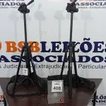 LOTE 408 - 02 TRIPÉS PARA CÂMERAS MARCA TOMATE. (NO ESTADO) ATENÇÃO! FAZER A VISITAÇÃO ANTES DE ARREMATAR, NÃO SABEMOS SE FUNCIONA, LEILÃO NÃO TEM GARANTIA E NEM DEVOLUÇÃO, SUJEITO A POSSÍVEIS AVARIAS VISÍVEIS/OCULTAS E/OU AUSÊNCIA DE COMPONENTES.