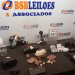 LOTE 167 - 01 LOTE COM VÁRIAS LANTERNAS, CARREGADORES DE PILHA, MASSAGEADORES, BALANÇAS E ELETRÔNICOS DIVERSOS. (NO ESTADO) ATENÇÃO! FAZER A VISITAÇÃO ANTES DE ARREMATAR, NÃO SABEMOS SE FUNCIONA, LEILÃO NÃO TEM GARANTIA E NEM DEVOLUÇÃO, SUJEITO A POSSÍVEIS AVARIAS VISÍVEIS/OCULTAS E/OU AUSÊNCIA DE COMPONENTES