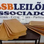 LOTE 155 - 20 PLACAS DE MADEIRA. (NO ESTADO) ATENÇÃO! FAZER A VISITAÇÃO ANTES DE ARREMATAR, NÃO SABEMOS SE FUNCIONA, LEILÃO NÃO TEM GARANTIA E NEM DEVOLUÇÃO, SUJEITO A POSSÍVEIS AVARIAS VISÍVEIS/OCULTAS E/OU AUSÊNCIA DE COMPONENTES.