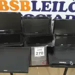 LOTE 270 - 08 MONITORES LCD DE MARCAS E MODELOS DIVERSOS. (NO ESTADO) ATENÇÃO! FAZER A VISITAÇÃO ANTES DE ARREMATAR, NÃO SABEMOS SE FUNCIONA. LEILÃO NÃO TEM GARANTIA E NEM DEVOLUÇÃO, SUJEITO A POSSÍVEIS AVARIAS VISÍVEIS/OCULTAS E/OU AUSÊNCIA DE COMPONENTES.