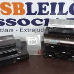 LOTE 104 - 07 APARELHOS DE DVD E 02 DE VÍDEO CASSETES. (NO ESTADO) ATENÇÃO! FAZER A VISITAÇÃO ANTES DE ARREMATAR, NÃO SABEMOS SE FUNCIONA, LEILÃO NÃO TEM GARANTIA E NEM DEVOLUÇÃO, SUJEITO A POSSÍVEIS AVARIAS VISÍVEIS/OCULTAS E/OU AUSÊNCIA DE COMPONENTES.