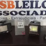 LOTE 081 - 02 MINI TV PORTÁTEIS. (NO ESTADO) ATENÇÃO! FAZER A VISITAÇÃO ANTES DE ARREMATAR, NÃO SABEMOS SE FUNCIONA, LEILÃO NÃO TEM GARANTIA E NEM DEVOLUÇÃO, SUJEITO A POSSÍVEIS AVARIAS VISÍVEIS/OCULTAS E/OU AUSÊNCIA DE COMPONENTES.