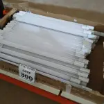 LOTE 300 - 01 LOTE COM GRANDE QUANTIDADE DE LÂMPADAS LED. (NO ESTADO) ATENÇÃO! FAZER A VISITAÇÃO ANTES DE ARREMATAR, NÃO SABEMOS SE FUNCIONA, LEILÃO NÃO TEM GARANTIA E NEM DEVOLUÇÃO, SUJEITO A POSSÍVEIS AVARIAS VISÍVEIS/OCULTAS E/OU AUSÊNCIA DE COMPONENTES.