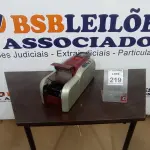 LOTE 219 - 01 IMPRESSORA DE CRACHÁ. (NO ESTADO) ATENÇÃO! FAZER A VISITAÇÃO ANTES DE ARREMATAR, NÃO SABEMOS SE FUNCIONA, LEILÃO NÃO TEM GARANTIA E NEM DEVOLUÇÃO, SUJEITO A POSSÍVEIS AVARIAS VISÍVEIS/OCULTAS E/OU AUSÊNCIA DE COMPONENTES.