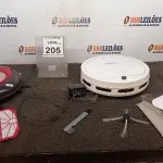 LOTE 205 - 02 ASPIRADORES ROBÔ SENDO 01 COM FONTE. (NO ESTADO) ATENÇÃO! FAZER A VISITAÇÃO ANTES DE ARREMATAR, NÃO SABEMOS SE FUNCIONA, LEILÃO NÃO TEM GARANTIA E NEM DEVOLUÇÃO, SUJEITO A POSSÍVEIS AVARIAS VISÍVEIS/OCULTAS E/OU AUSÊNCIA DE COMPONENTES