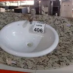 LOTE 406 - 01 LAVATÓRIO COM TORNEIRA E ACABAMENTO EM MÁRMORE. (NO ESTADO) ATENÇÃO! FAZER A VISITAÇÃO ANTES DE ARREMATAR, NÃO SABEMOS SE FUNCIONA, LEILÃO NÃO TEM GARANTIA E NEM DEVOLUÇÃO, SUJEITO A POSSÍVEIS AVARIAS VISÍVEIS/OCULTAS E/OU AUSÊNCIA DE COMPONENTES.
