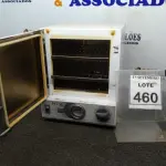 LOTE 460 - 01 ESTUFA DE ESTERILIZAÇÃO E SECAGEM. (NO ESTADO) ATENÇÃO! FAZER A VISITAÇÃO ANTES DE ARREMATAR, NÃO SABEMOS SE FUNCIONA, LEILÃO NÃO TEM GARANTIA E NEM DEVOLUÇÃO, SUJEITO A POSSÍVEIS AVARIAS VISÍVEIS/OCULTAS E/OU AUSÊNCIA DE COMPONENTES.