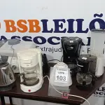 LOTE 103 - 03 CAFETEIRAS, 01 GARRAFA TÉRMICA, 01 VAPORIZADOR, 04 BASES DE LIQUIDIFICADOR COM 02 COPOS. (NO ESTADO) ATENÇÃO! FAZER A VISITAÇÃO ANTES DE ARREMATAR, NÃO SABEMOS SE FUNCIONA, LEILÃO NÃO TEM GARANTIA E NEM DEVOLUÇÃO, SUJEITO A POSSÍVEIS AVARIAS VISÍVEIS/OCULTAS E/OU AUSÊNCIA DE COMPONENTES.